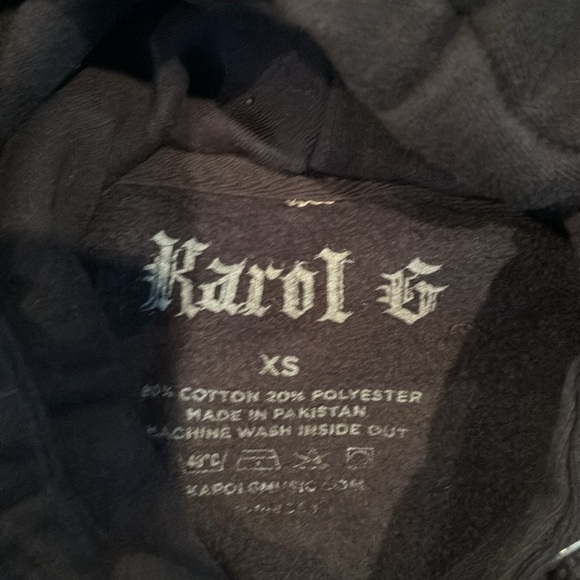 Karol G - Strip love tour hoodie - Picture 2 of 3